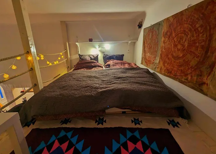 Gallery Flat In Party District